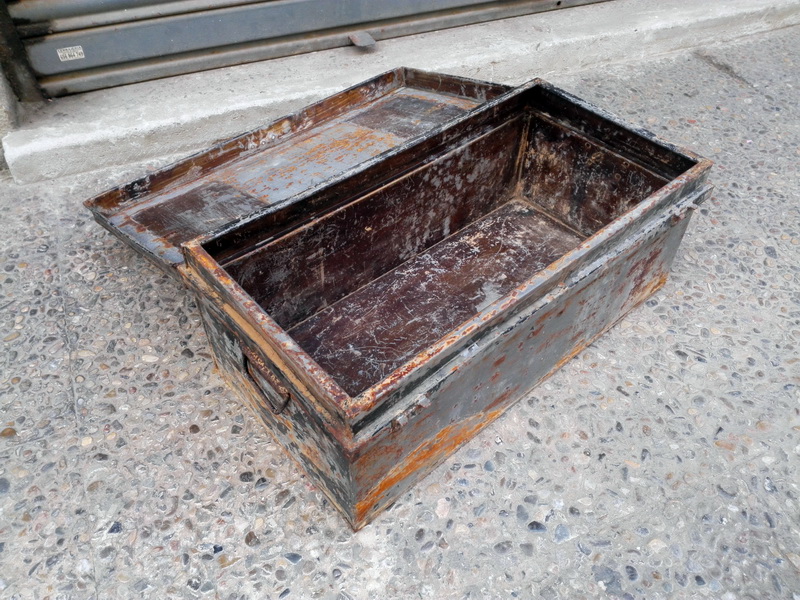 baul metalico oxidado 25_5x68_5x35_5 _14eu._ 1u